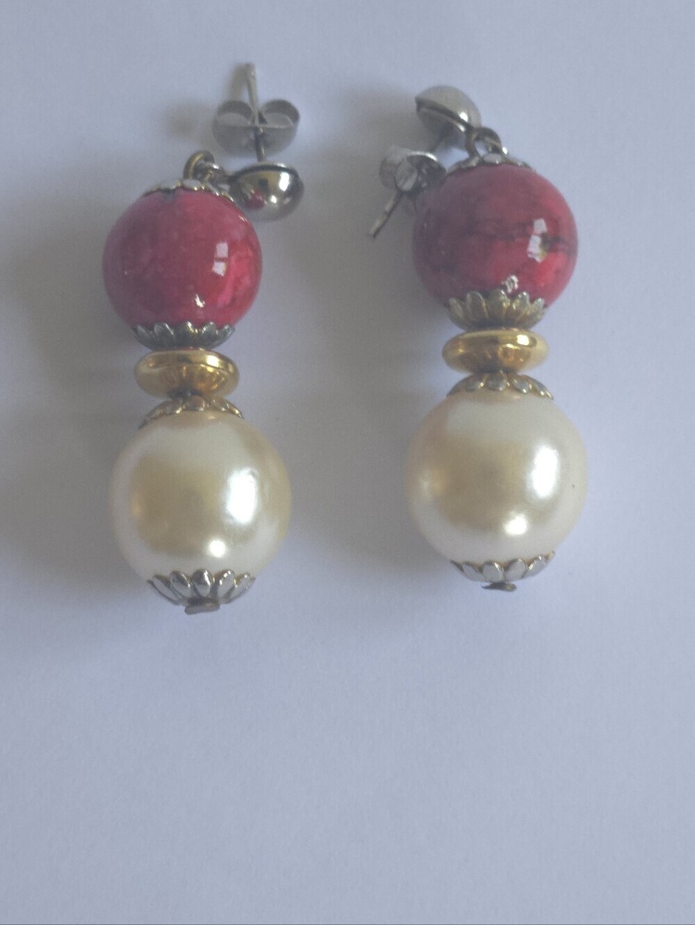 Vintage 1980s Red & Faux Pearl Dangle Earrings Mixed‎ Metal Bead Drop Post - Picture 3 of 8